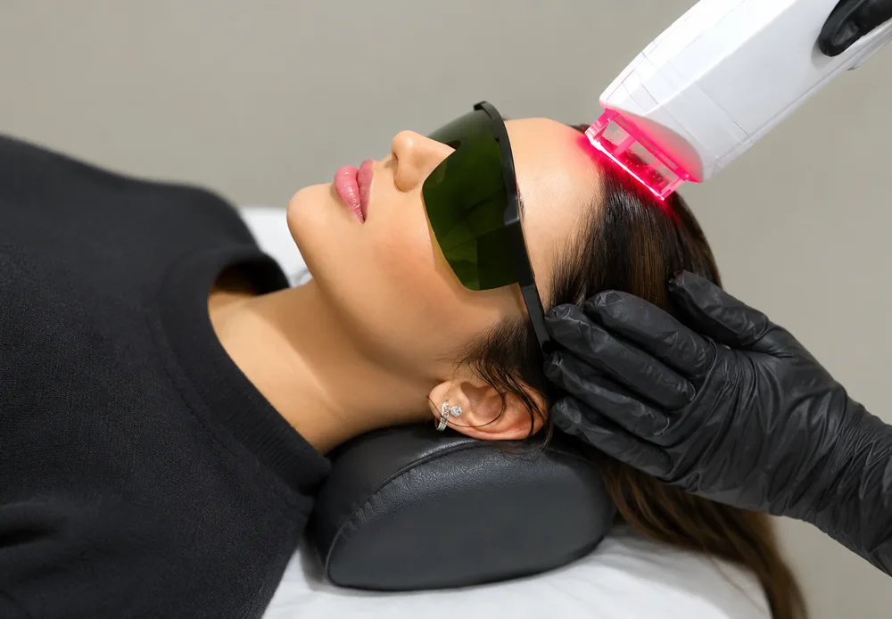 Tratamento capilar a laser na Multifisio
